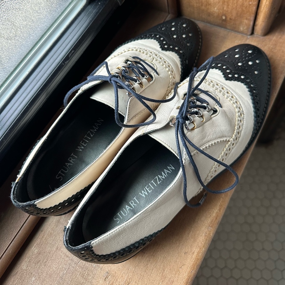 NEW Stuart Weitzman 8.5 Black & White Leather LaceUp Laddie Oxford style brogues